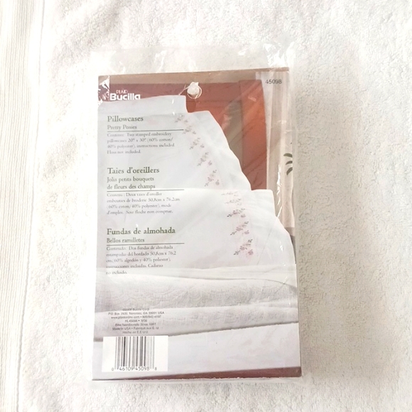 Bucilla  Pretty Posies Stamped Pillowcases - Picture 1 of 1